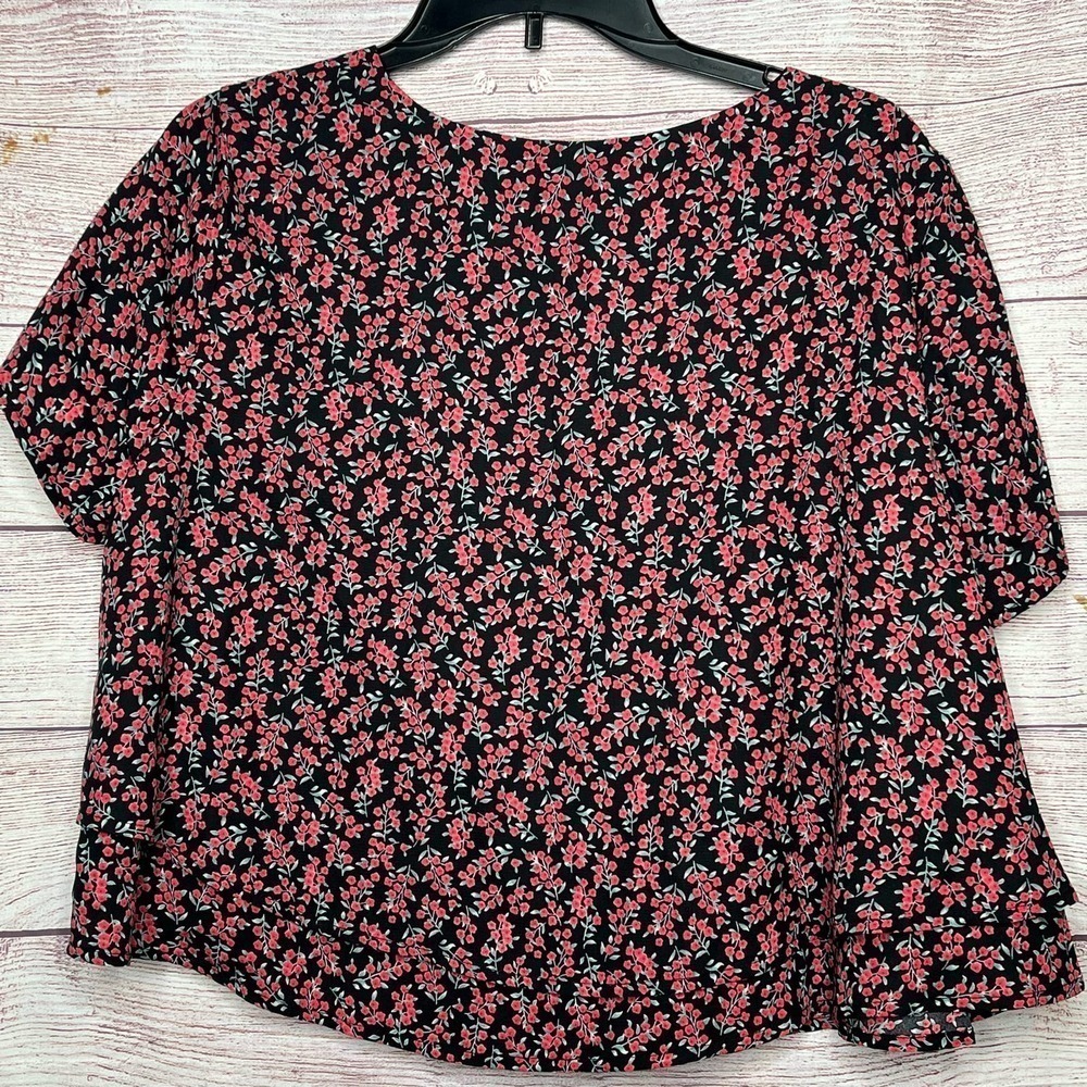 Buddy Love Joey Floral Blouse Short Sleeve Top New Size Medium - Picture 4 of 9